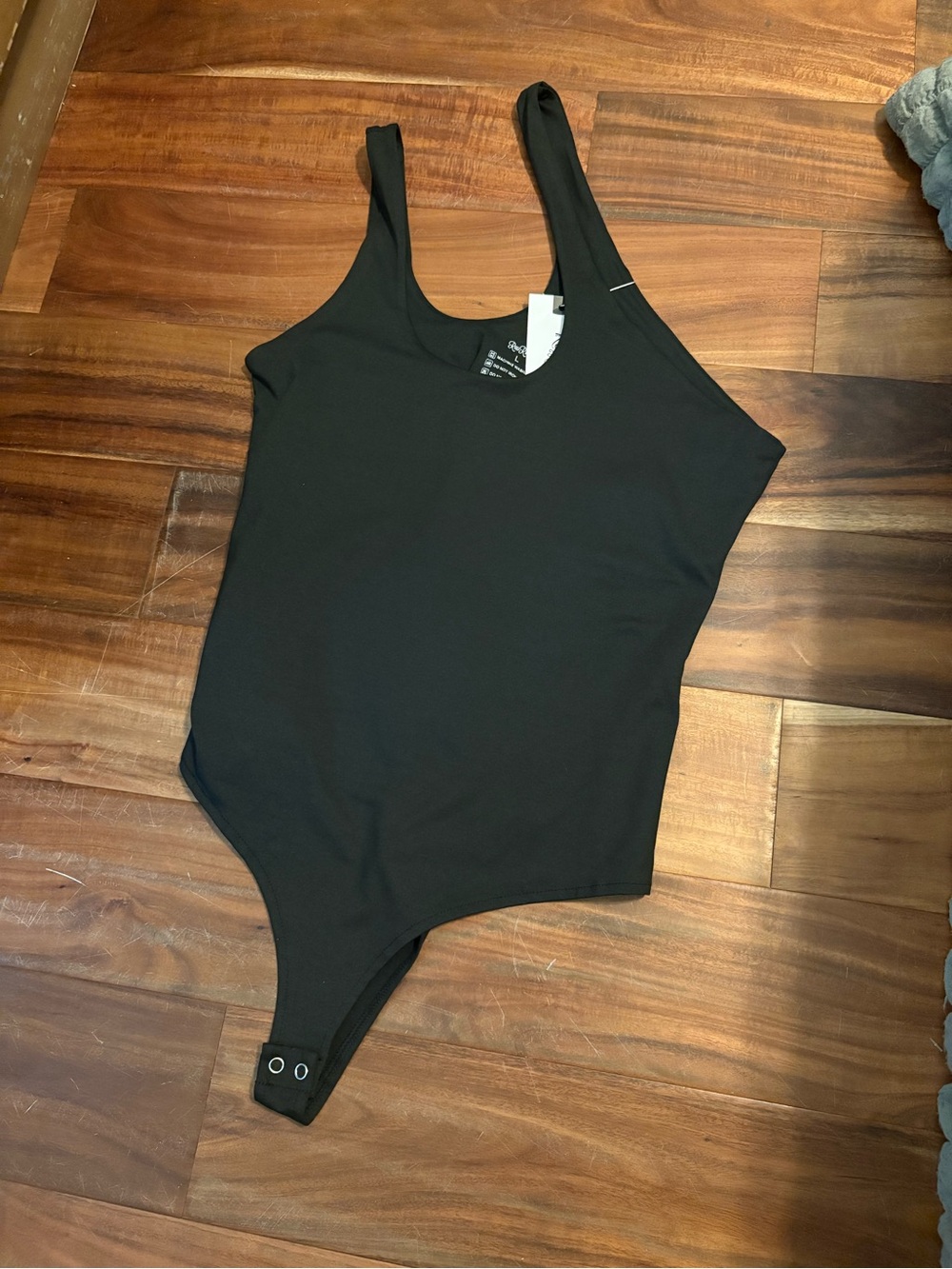 NWT ReoRia Blackβ Sleeveless Scoop Neck Thong Bodysuit Size Large (1030)